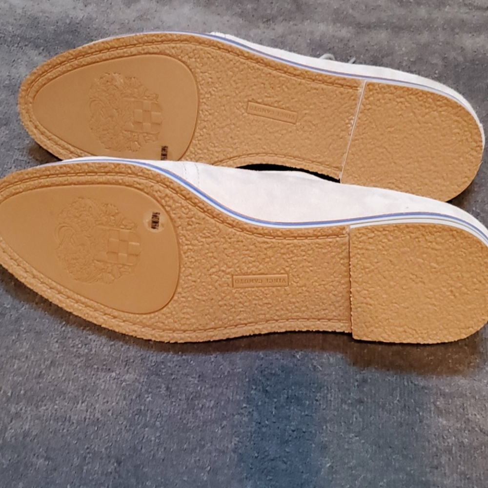 Shoes - Picture 3 of 4